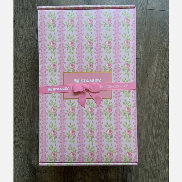 SOLD OUT Love Shack Fancy x Stanley Limited Edition Collab - PINK 40oz Tumbler - Picture 2 of 5